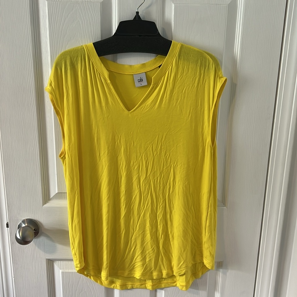 Cabi Notch Tee Buttercup - Picture 3 of 9